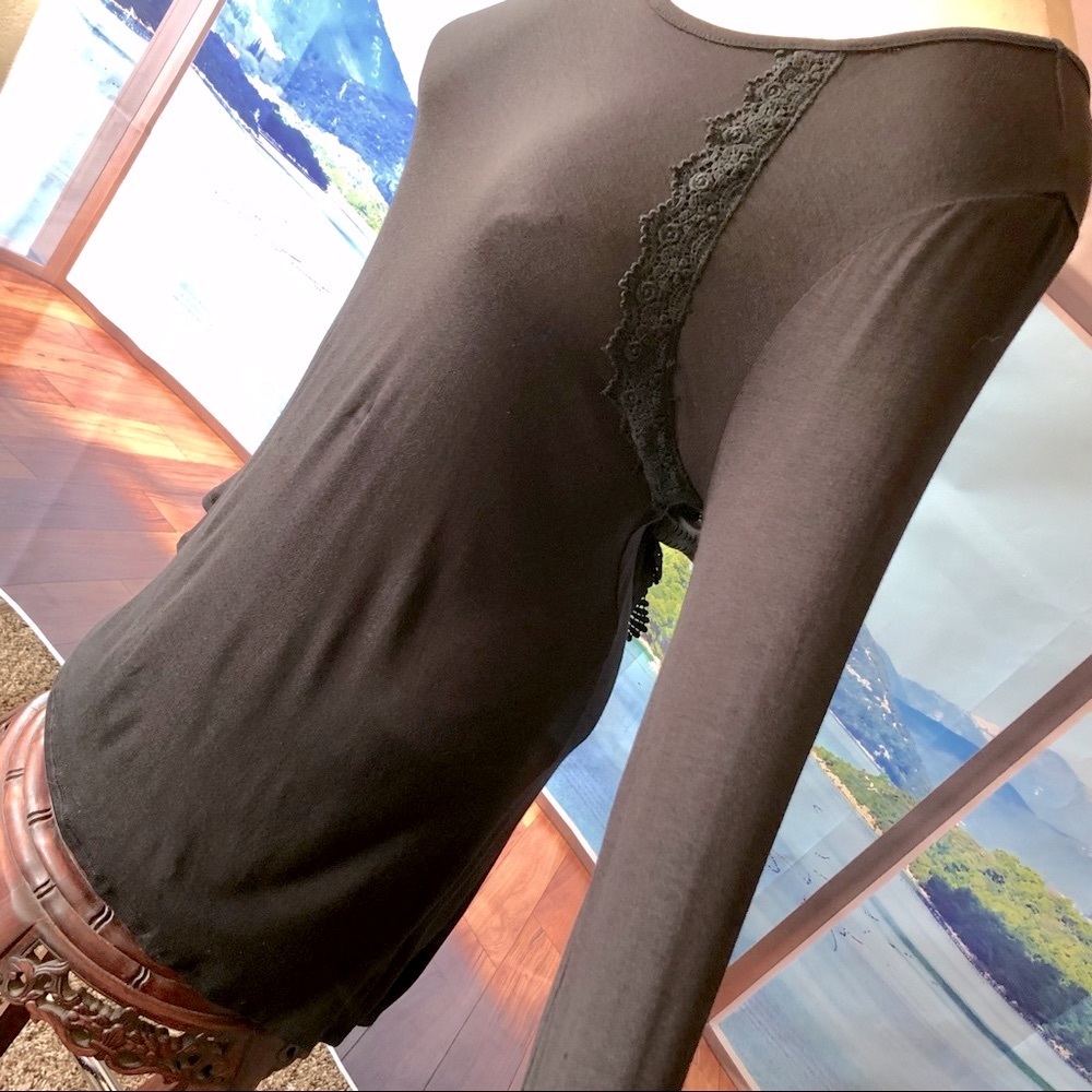 Bell sleeve Hi-Lo crochet top w/ lace up back detail NWT - Picture 4 of 5